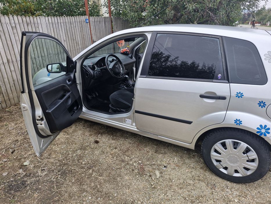 vând Ford Fiesta