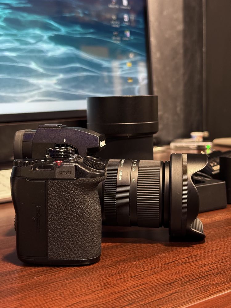 Panasonic Lumix S5 II + обектив sigma 18-50 f/2.8 + обектив 50mm f/1.8
