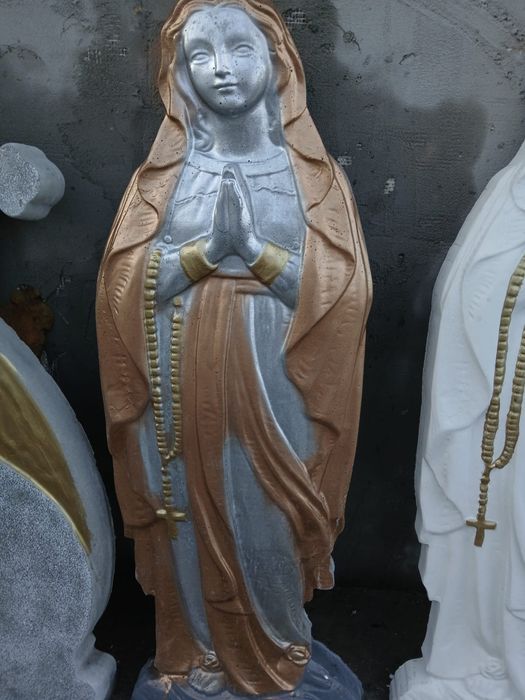 Monumente funerare
