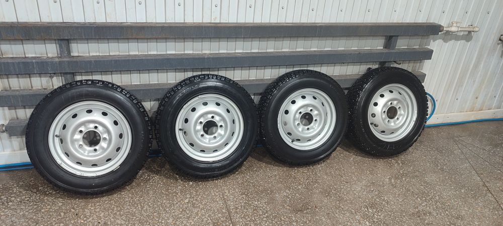 Резина с дисками на ниву