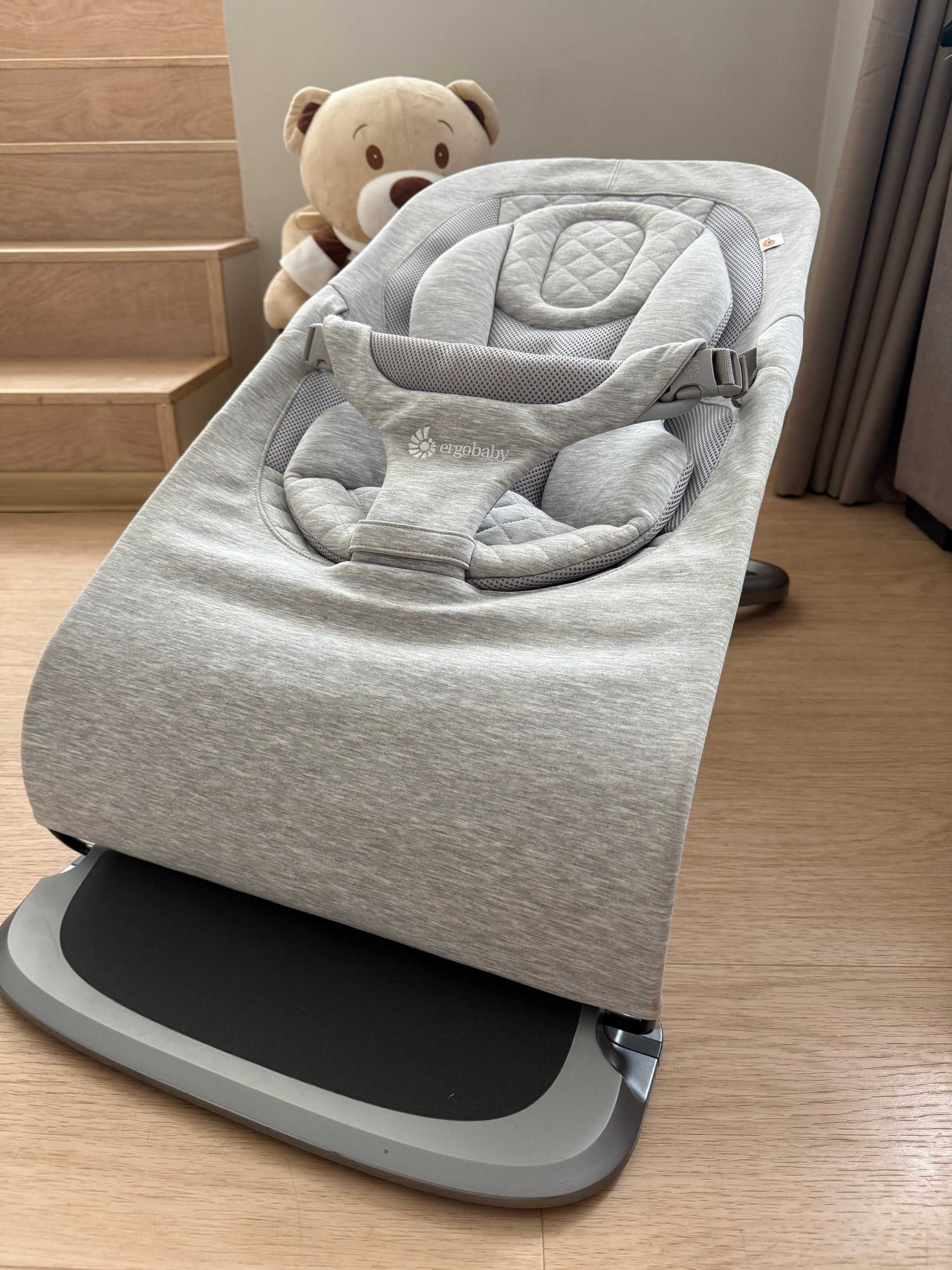 Бебешки шезлонг 3 в 1 Ergobaby - Evolve Light Gray