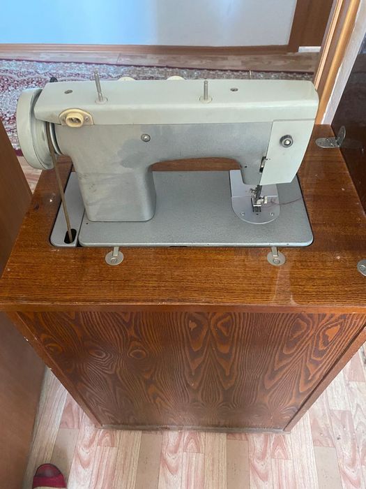 Швейная машина " Чайка"