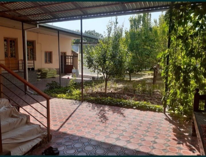 Bobodehqon mahalla. (Кизил дехкон). Yunusobod xovli-joy sotiladi.