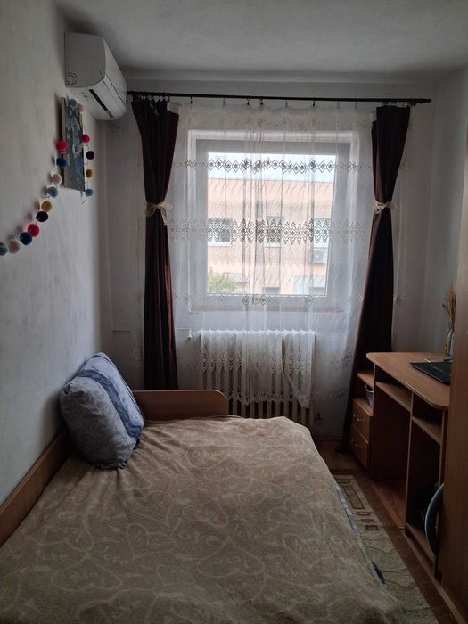 Vand apartament cu 2 camere,situat in Calea Buziasului 27 mp,mobilat.