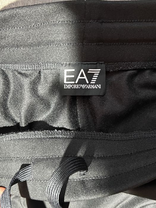 Pantaloni negri EA7