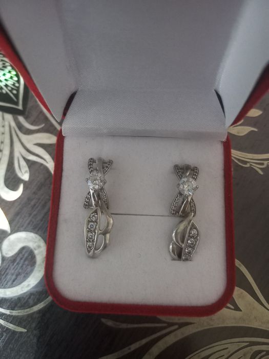 Серёжки серебро 925 проба новые костыли в хорошем состоянии