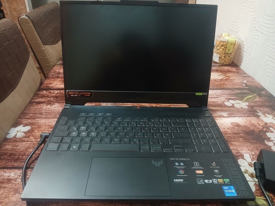 Laptop Asus RTX 4060, procesor i7
