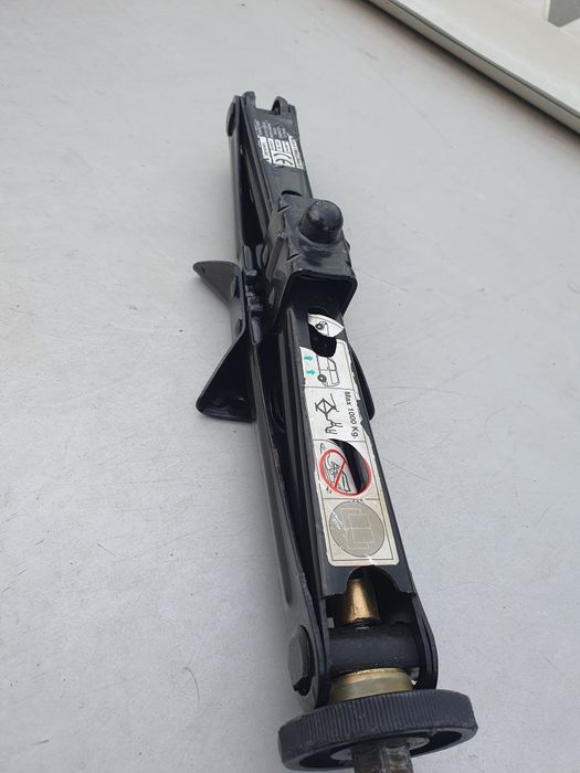 Продавам 2 броя крикове