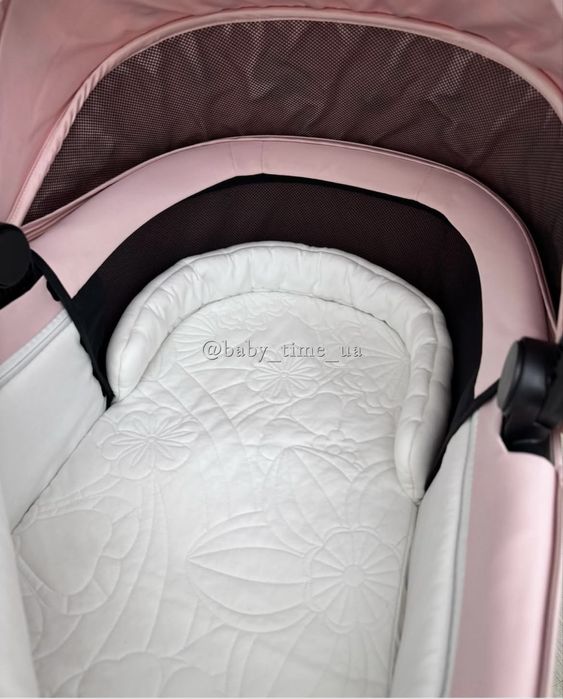 Cybex Priam Simply Flowers Pink 4.0 chassis Rosegold stroller