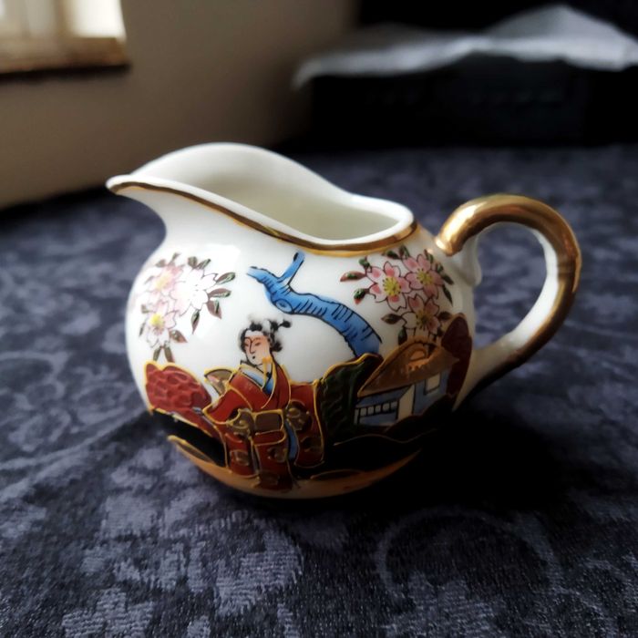 Японски сервиз ръчно рисуван с холограм гейша