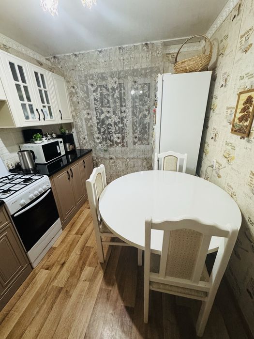 Стол кухонный 120*120