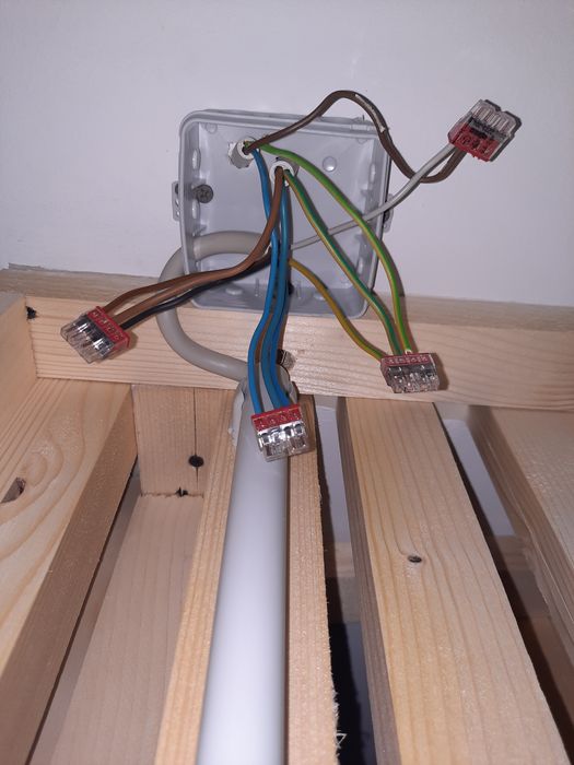 *Electrician  Calificat * .La domiciliu  clientului !