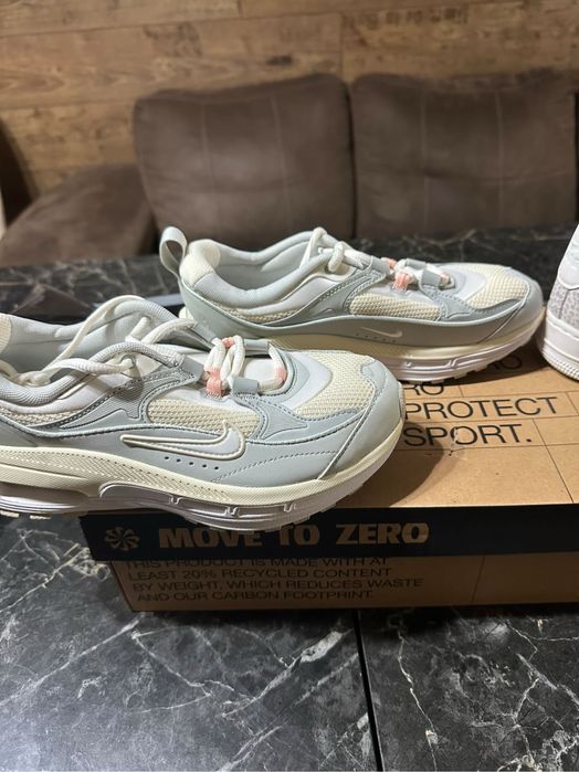 Продават се NIKE спортни обувки W AIR MAX BLISS NN GCEL