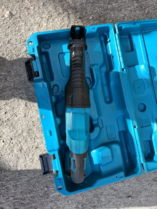 Саблен трион Makita 18волта