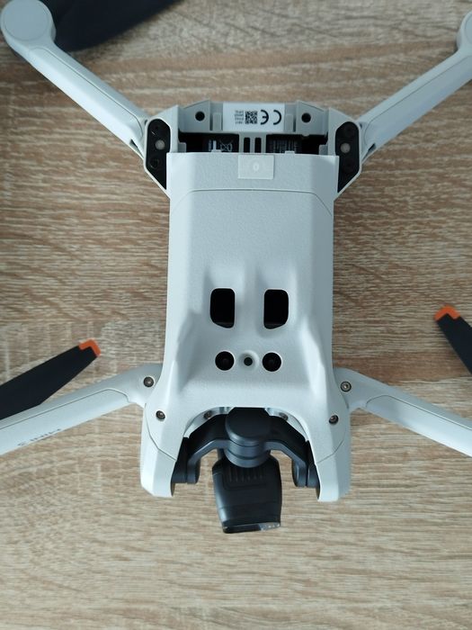 Dji mini 3 impecabila cu doua baterii și toate accesoriile