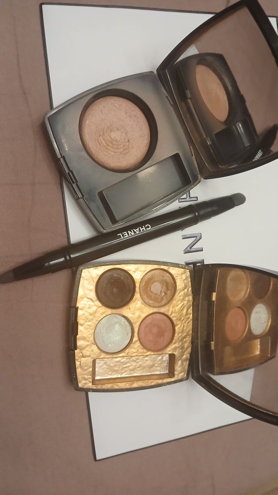 Комплект гримове и четки на CHANEL 250 лв