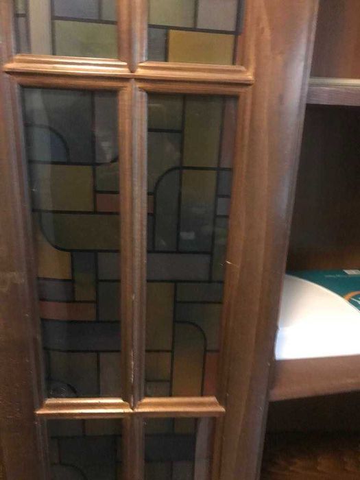 Масивен красив и запазен бюфет-витрина