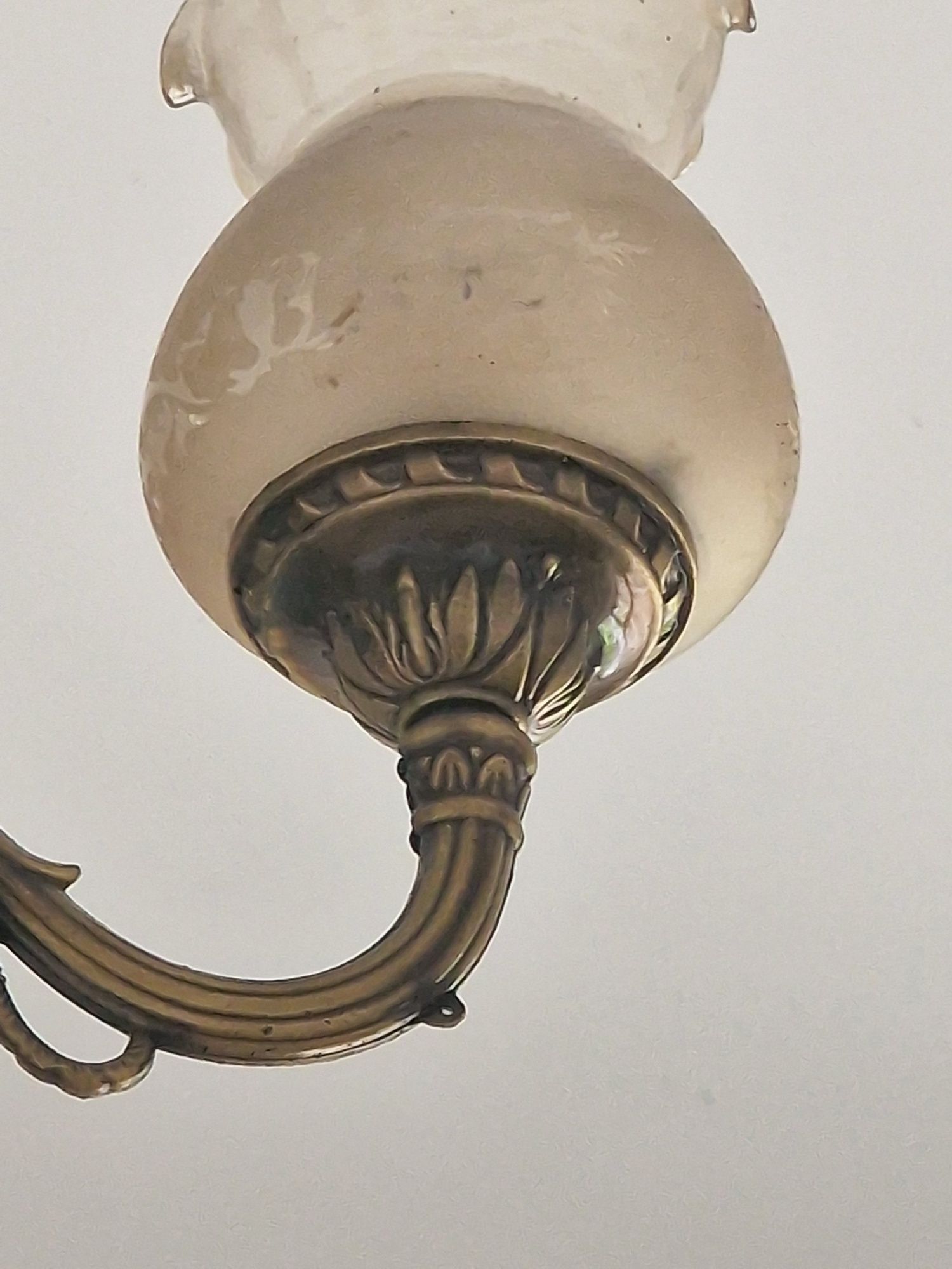 Vând 2 lustre vintige în stare f bună