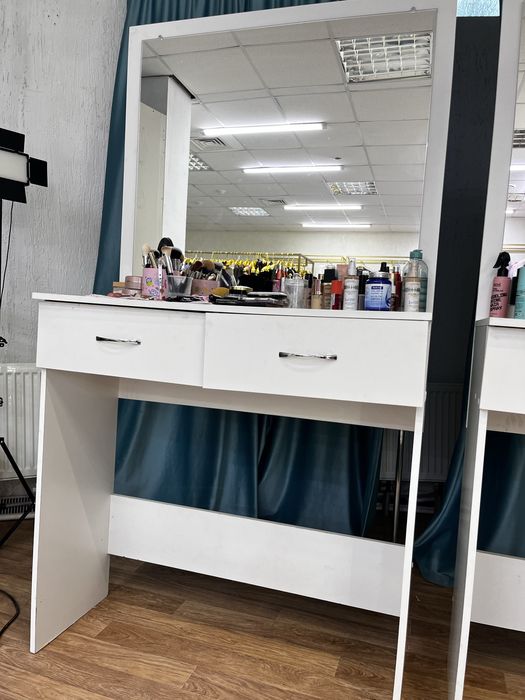 Продам визажный столик