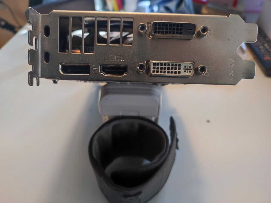 Продават се 2 видеокарти Radeon R9 270X на AMD