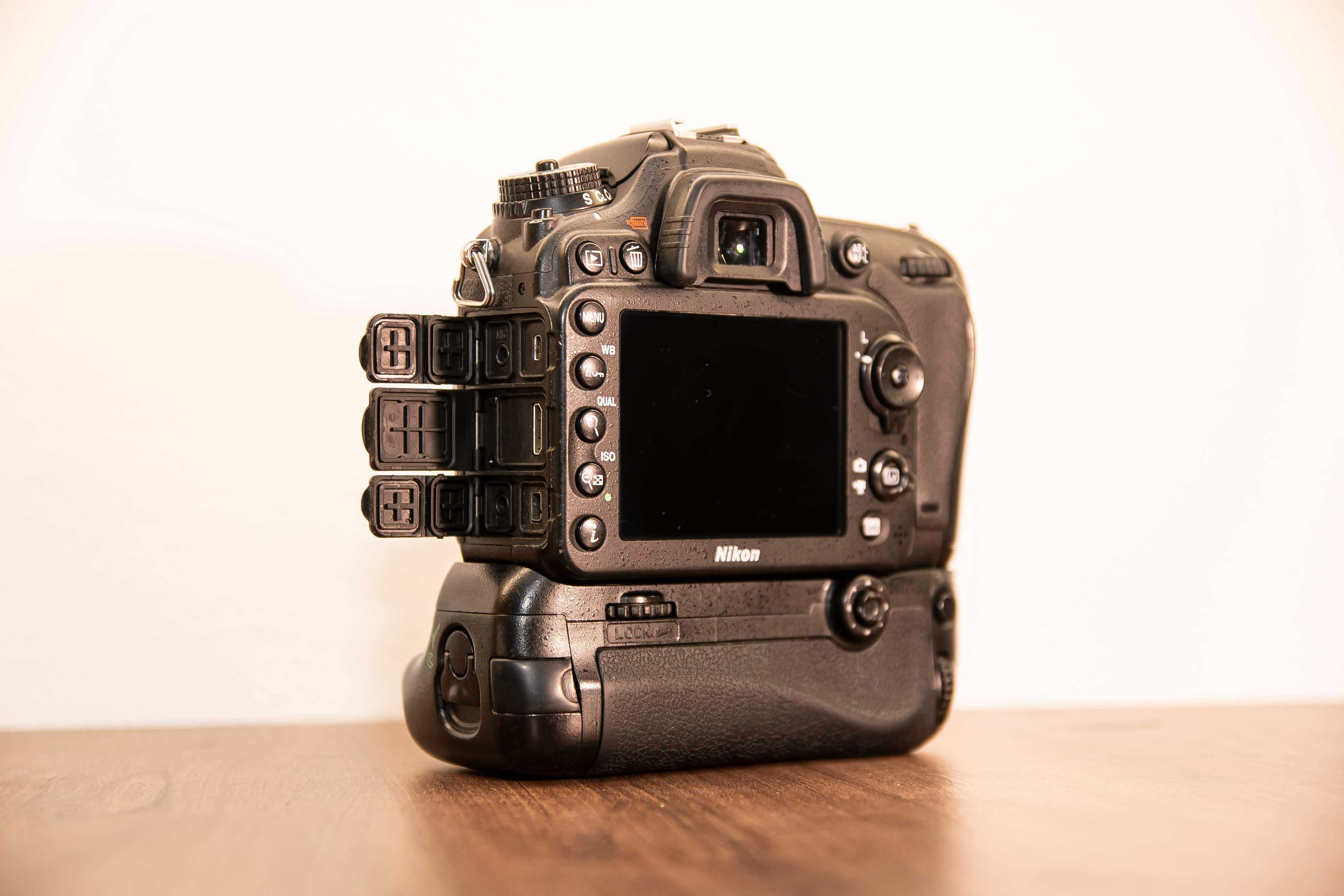 Nikon D7100 DX în stare excelentă.