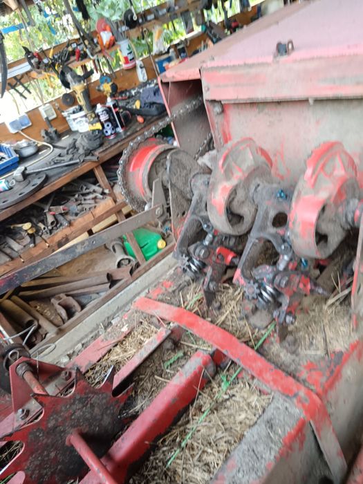 Se vinde presă balotat sgorbati