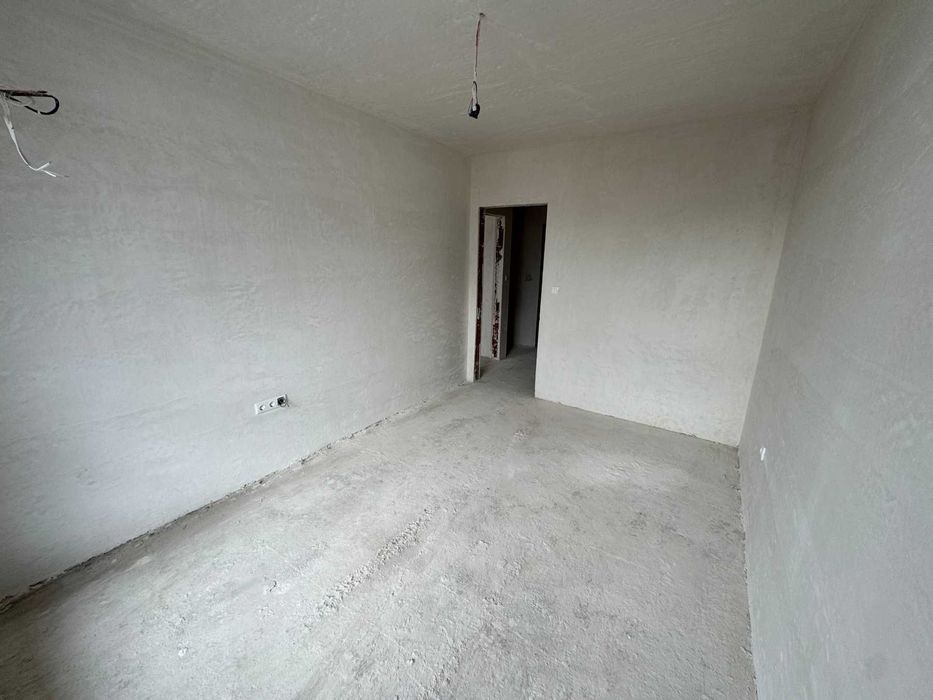 Двустаен апартамент кв.Остромила в цената партерен гараж