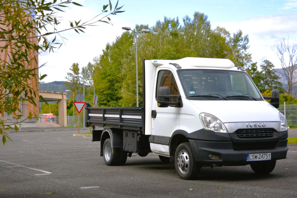 Iveco Daily 2012 basculabil pe 3 parti