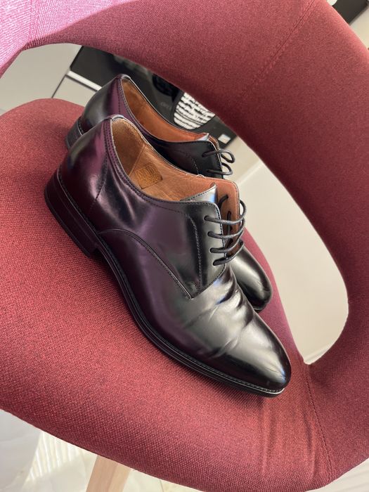 Vand pantofi marimea 42 purtati o singura data.