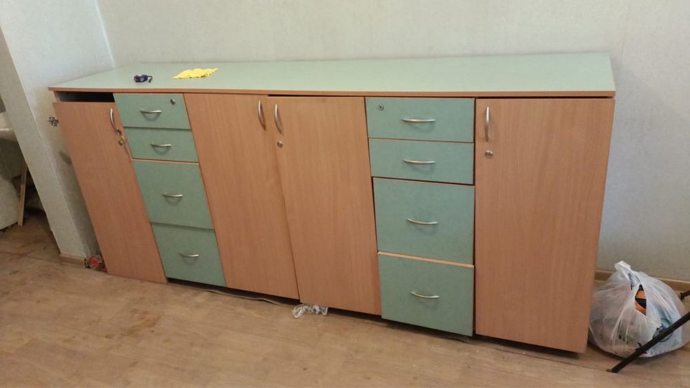 Продается офисная мебель шкаф