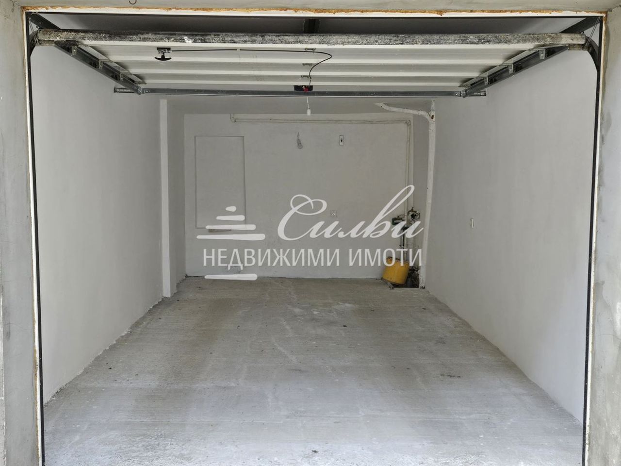 Продава се Гараж / Паркомясто в Шумен, Център - 22 кв.м за 1507 €/кв.м - Снимка #1