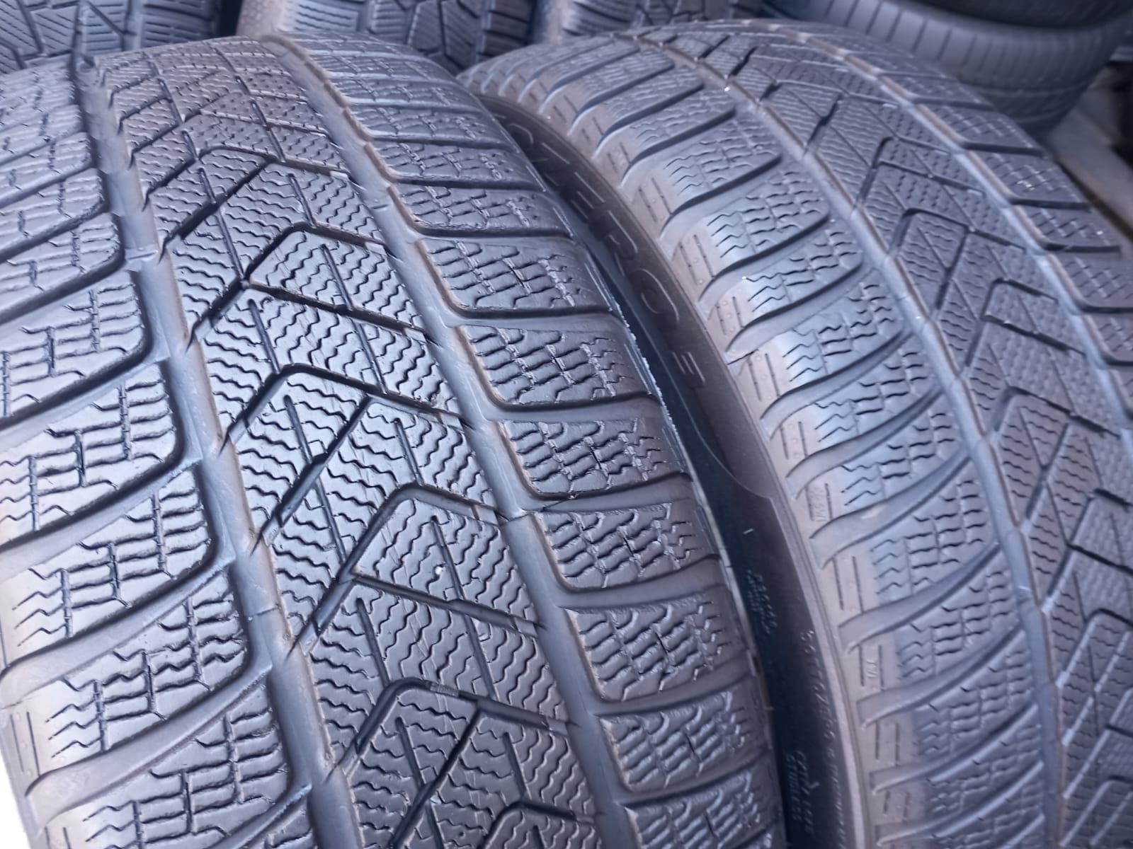 4 anvelope 235/40r19 iarnă marca Pirelli, preț 250 lei bucata