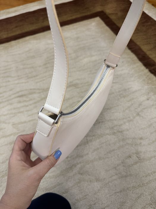 Белая сумка H&M иии
