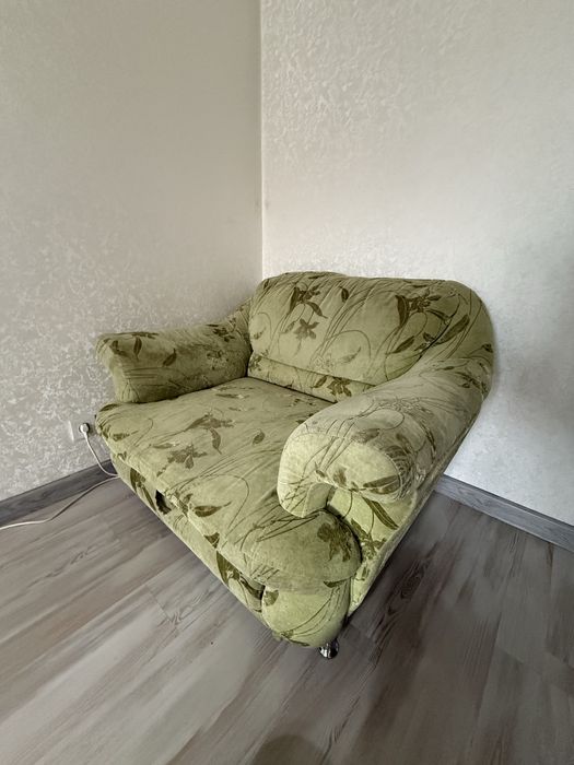 Диван, кресло и стол