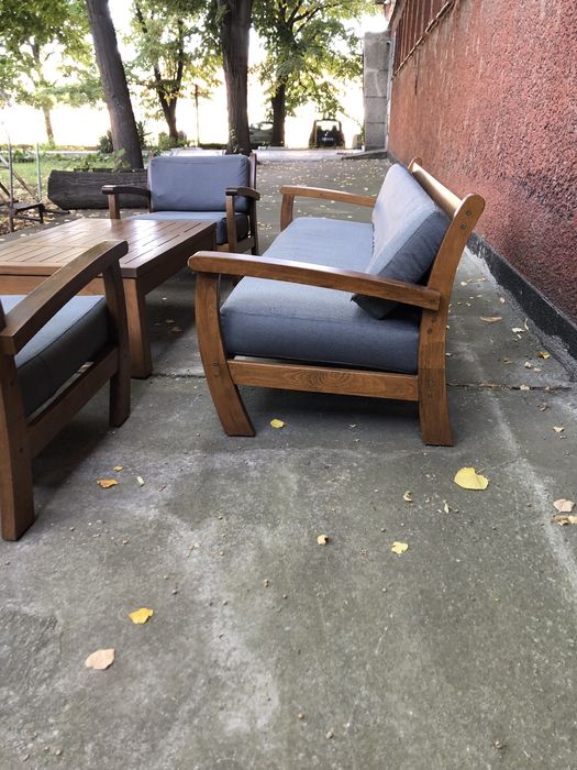 Градински маси и нисък диван