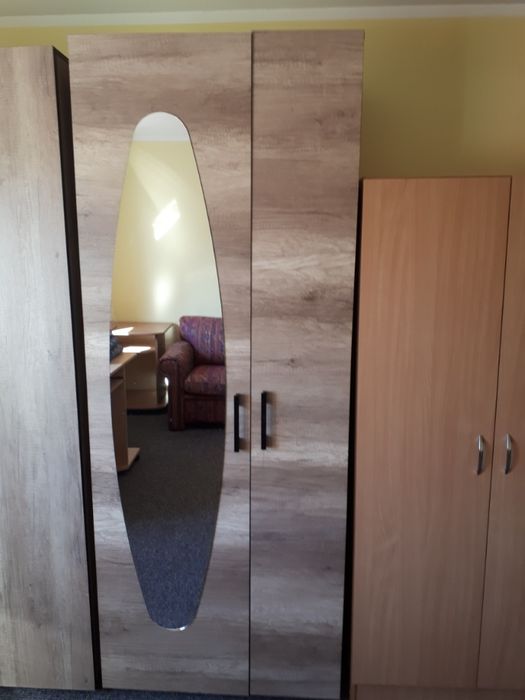 vand 3 dulapuri si 1 bibiloteca aproape noi