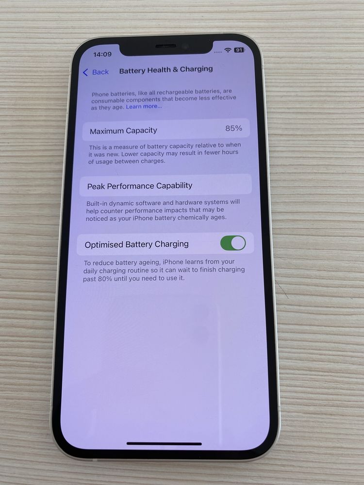 Продавам iphone 12 128GB