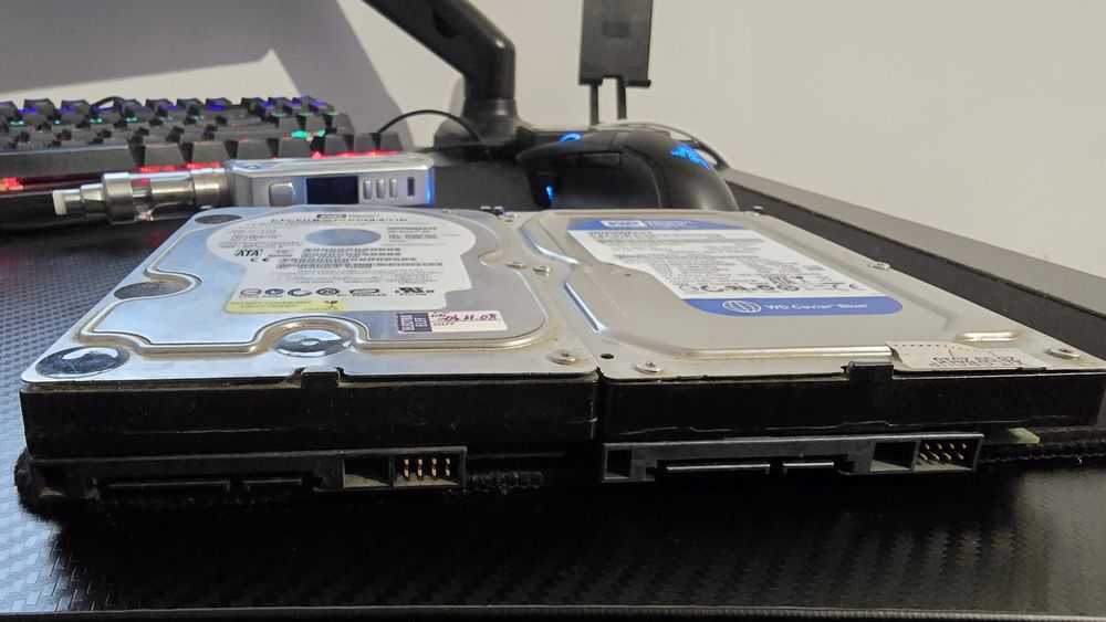 HDD Western Digital 250 GB ,2 buc,viață 100%