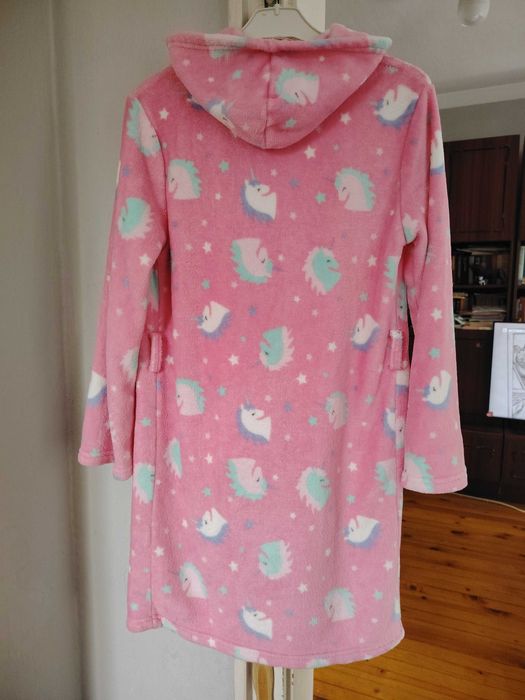 Продавам детски халати за баня