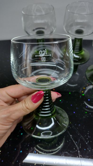 Чаши за вино/ракия със зелено столче. 4 модела по 4 броя, 1 модел 2 бр