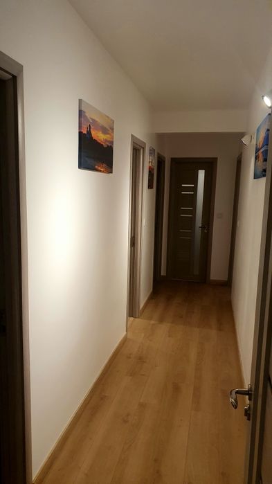 Vând apartament 4 camere în Moinești
