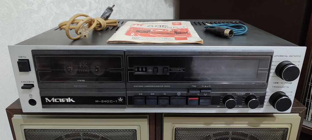 Маяк-240с2 с родной акустикой.