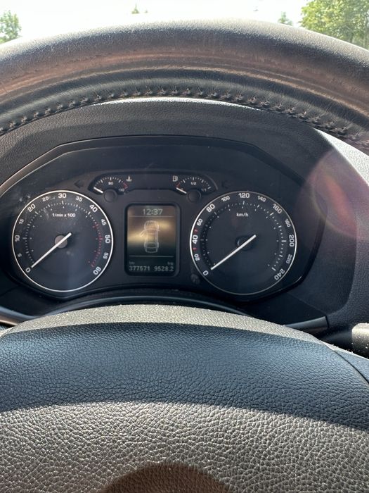 Skoda Octavia II • 1.9 TDI • 131 CP • Navi CarPlay • Xenon • RO • 200