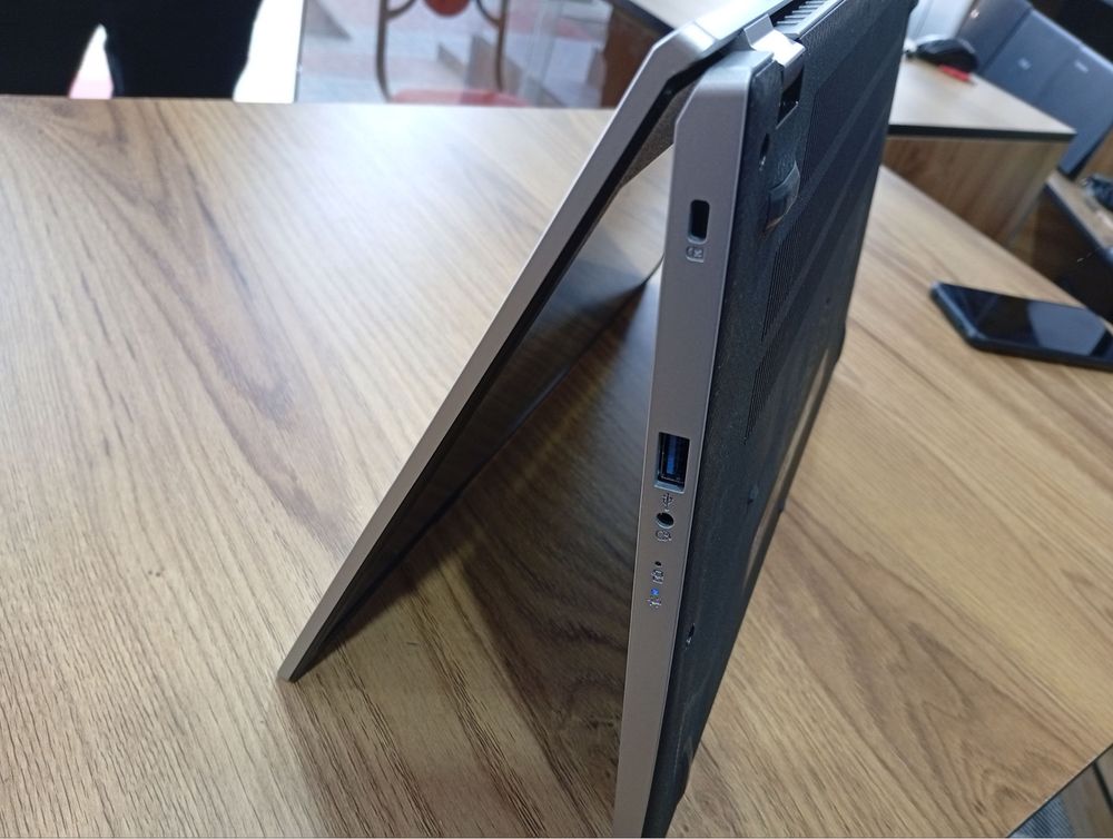 Reyzen 3/5000 series | Ozu 4gb | SSD 256 gb | zaryadi zo’r | 210$