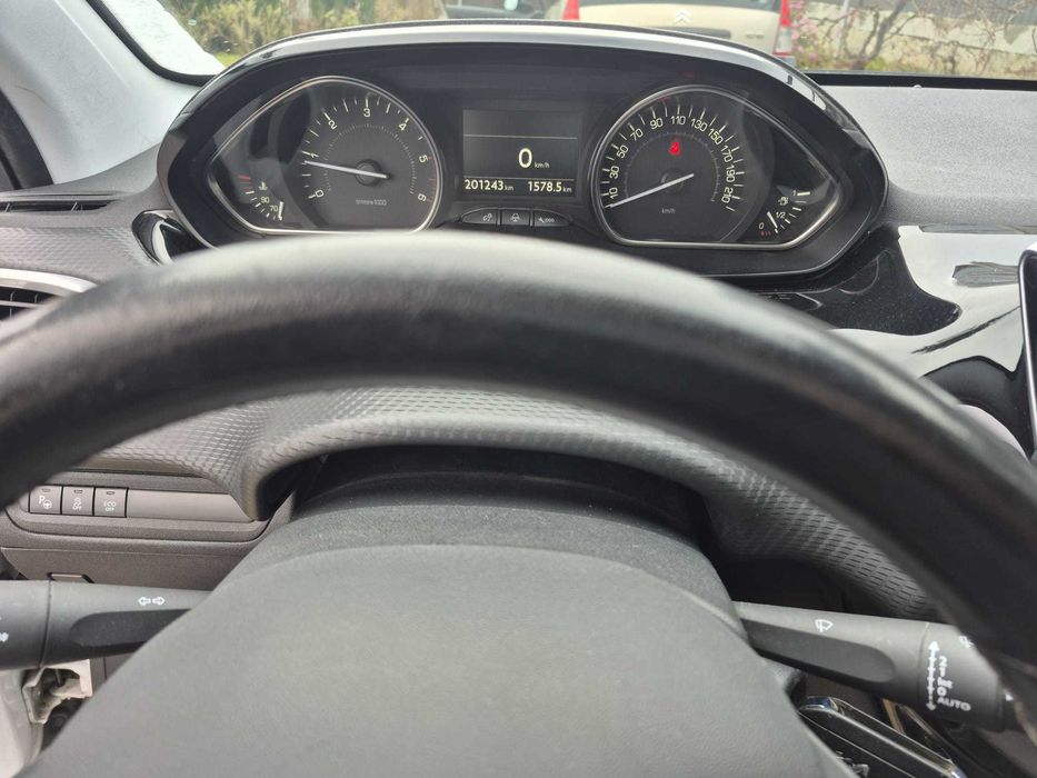 Peugeot 2008 facelift  120CP