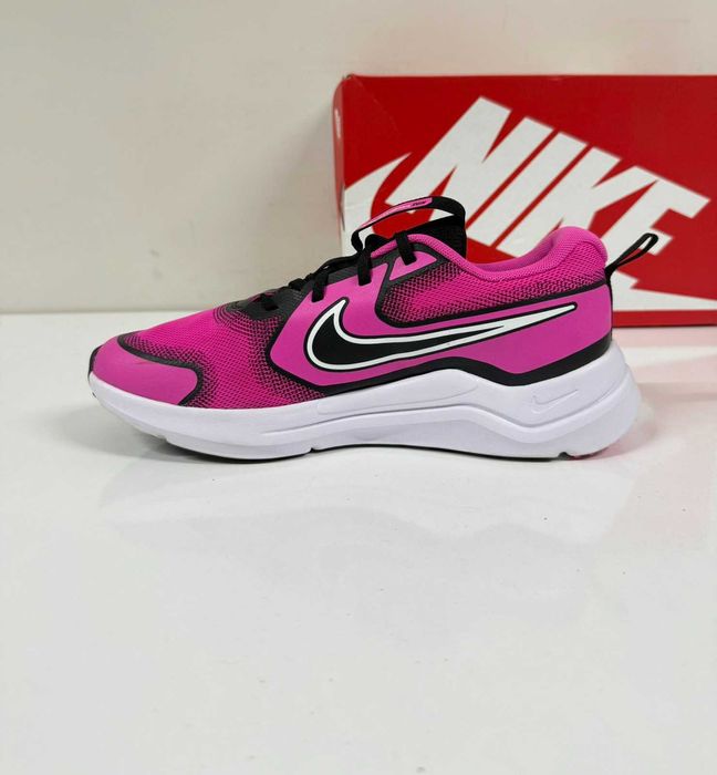 Nike Cosmic Runner