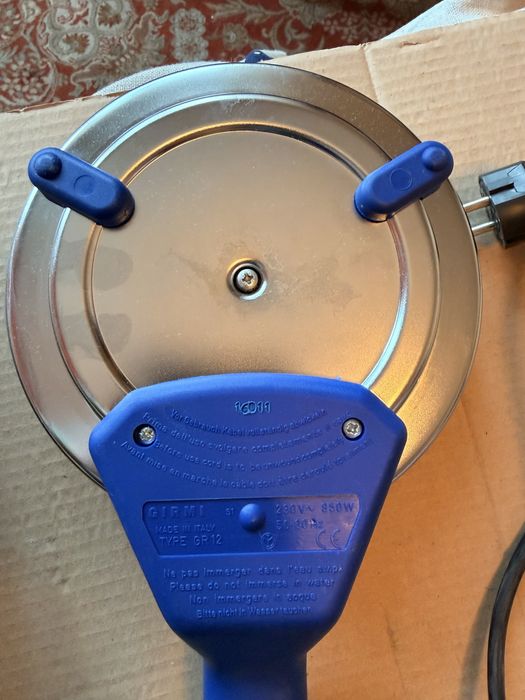 Уред за палачинки Girmi, произведен в Италия