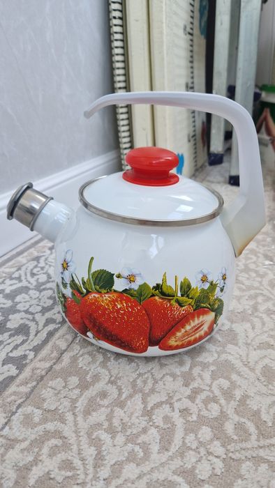Продам эмалированый чайник