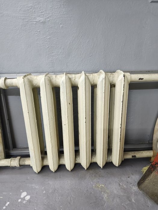 Продам батарею чугунную