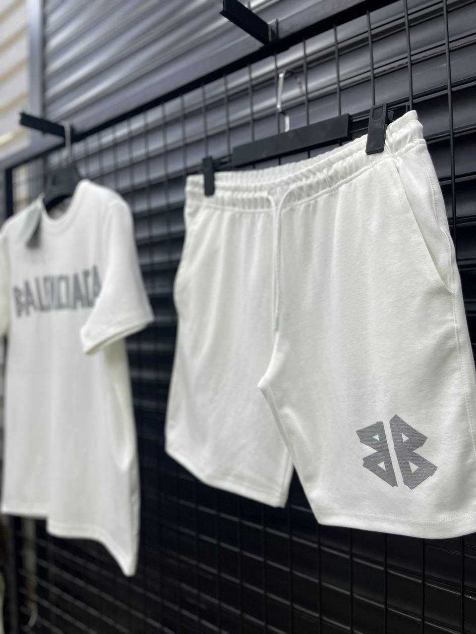 Къс летен екип Balenciaga в бяло и черно